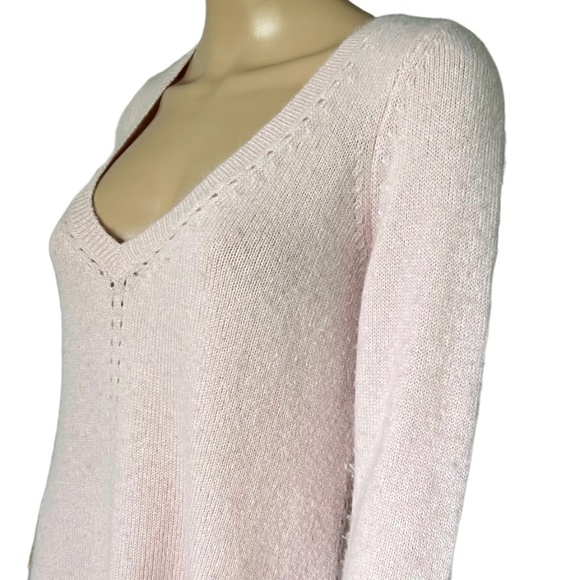 WHITE HOUSE BLACK MARKET Women's Pink Long Sleeve Cashmere Sweater ~ Size Small - Picture 3 of 5